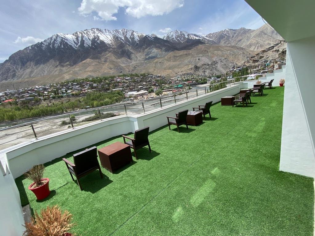 Deck Dining